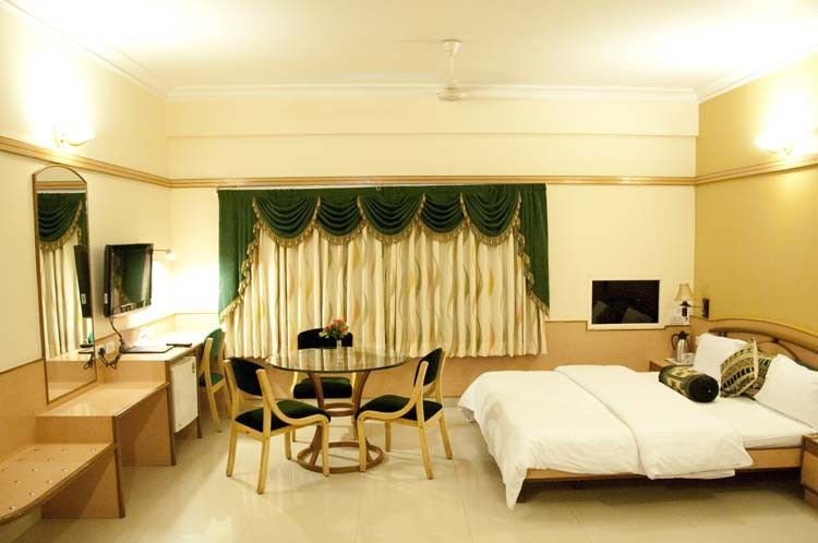 Harmony Hotel Rajkot Buitenkant foto